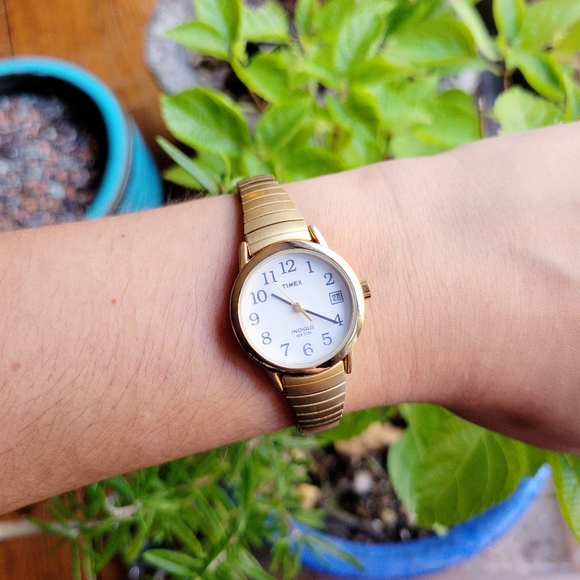 Vintage Timex Indiglo Womens Womans Gold Round Analog Calendar Stretch Watch - Picture 1 of 10